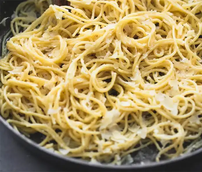 Pâtes à la crème au parmesan