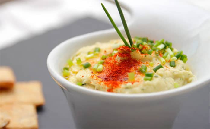 Houmous au yaourt et à la menthe