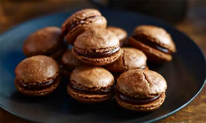 Macarons au chocolat noir