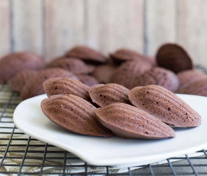 Madeleines au chocolat et aux noix