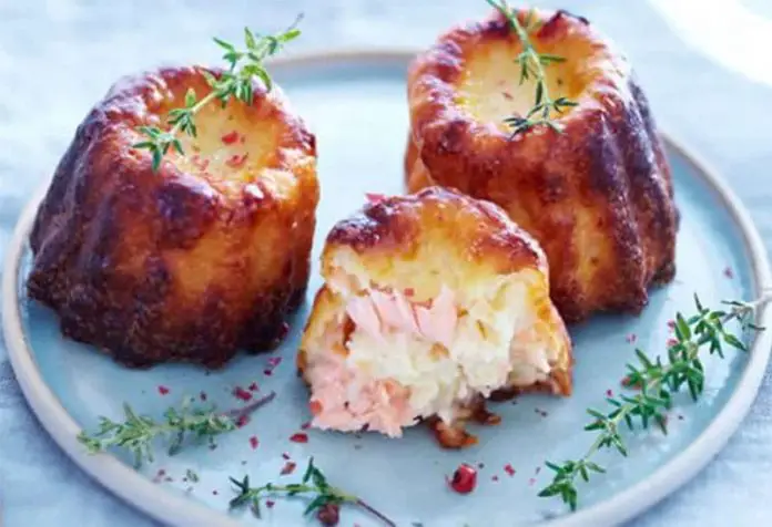 Cannelés au saumon fumé et au parmesan