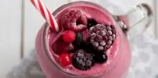 Smoothie aux fruits rouges