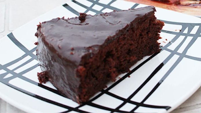 Gâteau au chocolat avec glaçage