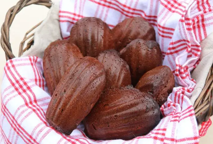 Madeleines au chocolat et aux noix