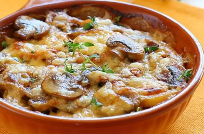 Gratin de pommes de terre, champignons et poulet