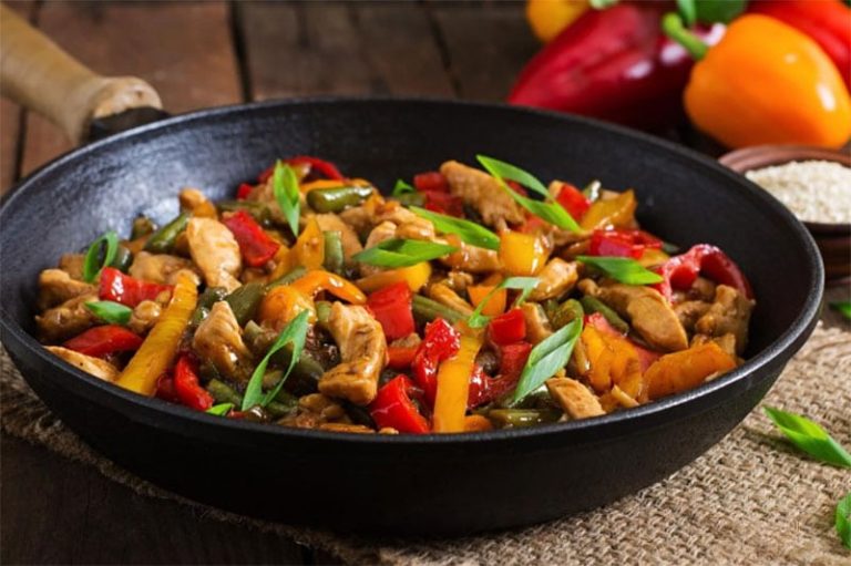 Poulet aux Trois Poivrons