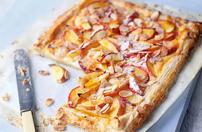 Feuilleté à la crème d’amande et nectarine