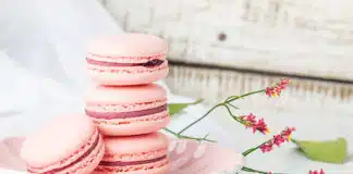 Macarons roses aux fraises