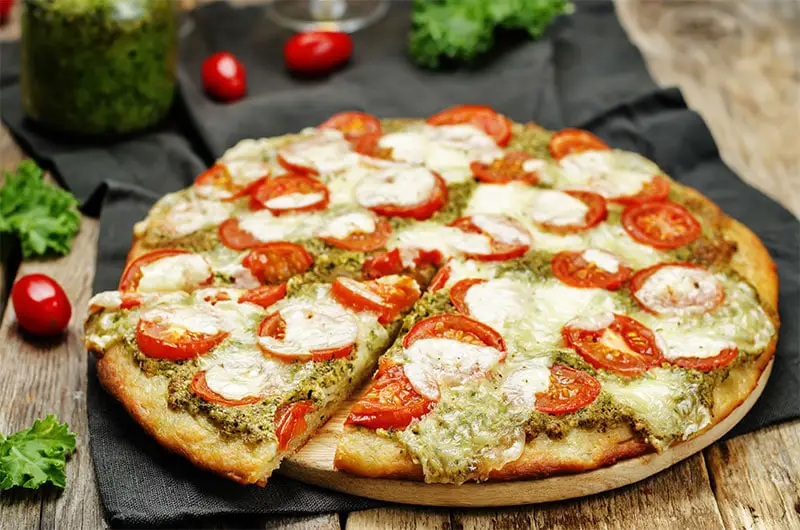 Pizza au pesto et mozzarella - CuisineThermomix - Recettes spéciales ...