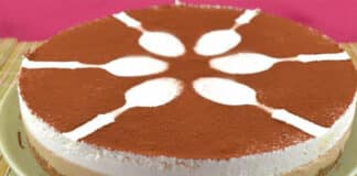 Découvrez notre recette du cheesecake Cappuccino avec Thermomix, un délicieux cheesecake sans cuisson, facile et simple à réaliser chez vous pour le dessert ou pour se faire plaisir l’heure du goûter.