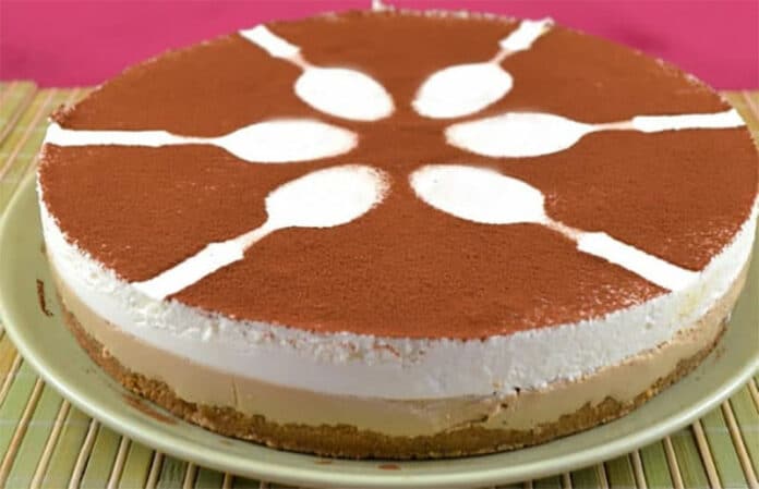 Découvrez notre recette du cheesecake Cappuccino avec Thermomix, un délicieux cheesecake sans cuisson, facile et simple à réaliser chez vous pour le dessert ou pour se faire plaisir l’heure du goûter.