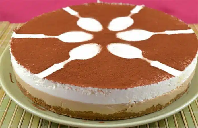 Découvrez notre recette du cheesecake Cappuccino avec Thermomix, un délicieux cheesecake sans cuisson, facile et simple à réaliser chez vous pour le dessert ou pour se faire plaisir l’heure du goûter.