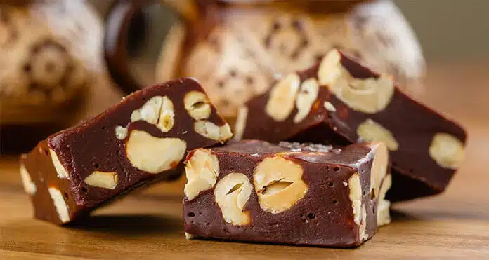 Fudge au chocolat et aux noisettes