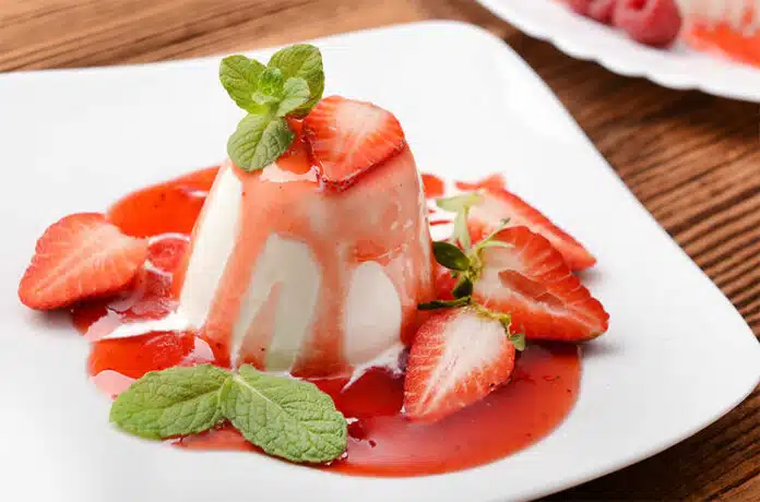 Panna cotta au coulis de fraise