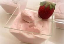 Mousse au chocolat blanc et fraises