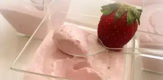 Mousse au chocolat blanc et fraises