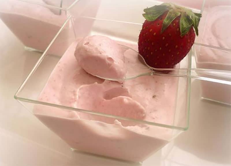 Mousse au chocolat blanc et fraises - CuisineThermomix - Recettes ...