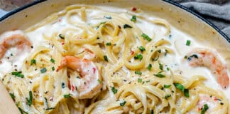 Spaghettis à la sauce aux crevettes crémeuse