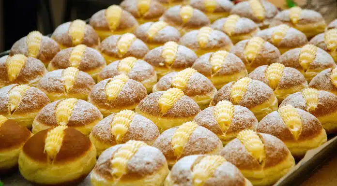 Brioches farcies à la crème anglaise